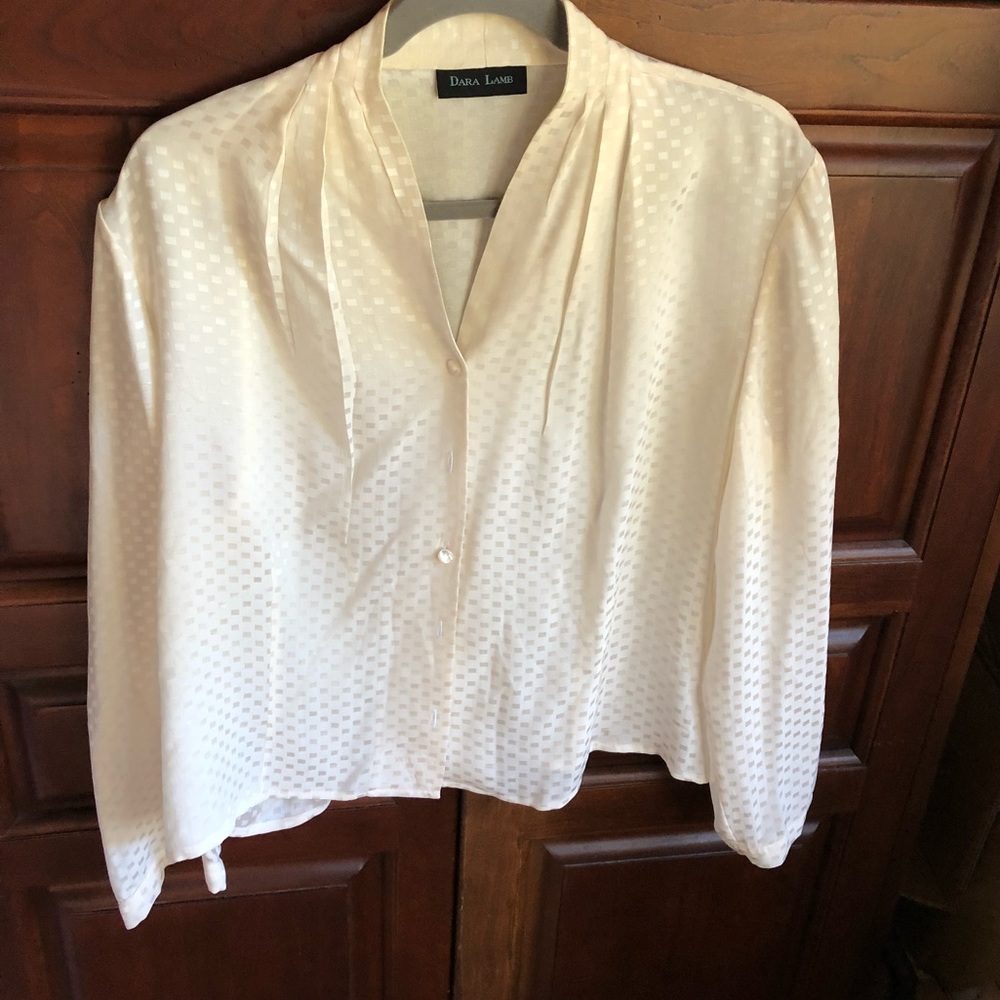 Beautiflul 100% silk Dara Lamb blouse
